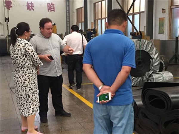 加拿大客户来厂参观奶茶视频app下载网址进入下载并洽谈合作事宜